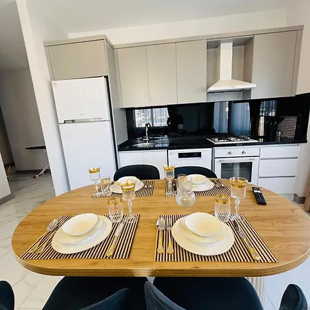 Sunny Shores Apartment *